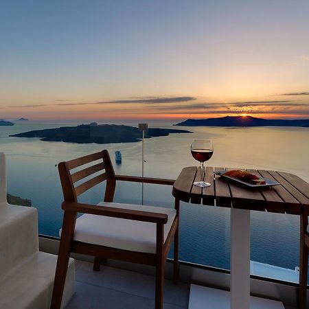 Iriana Suites Firá Buitenkant foto
