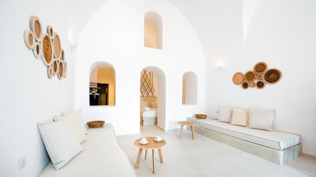 Iriana Suites Firá Buitenkant foto