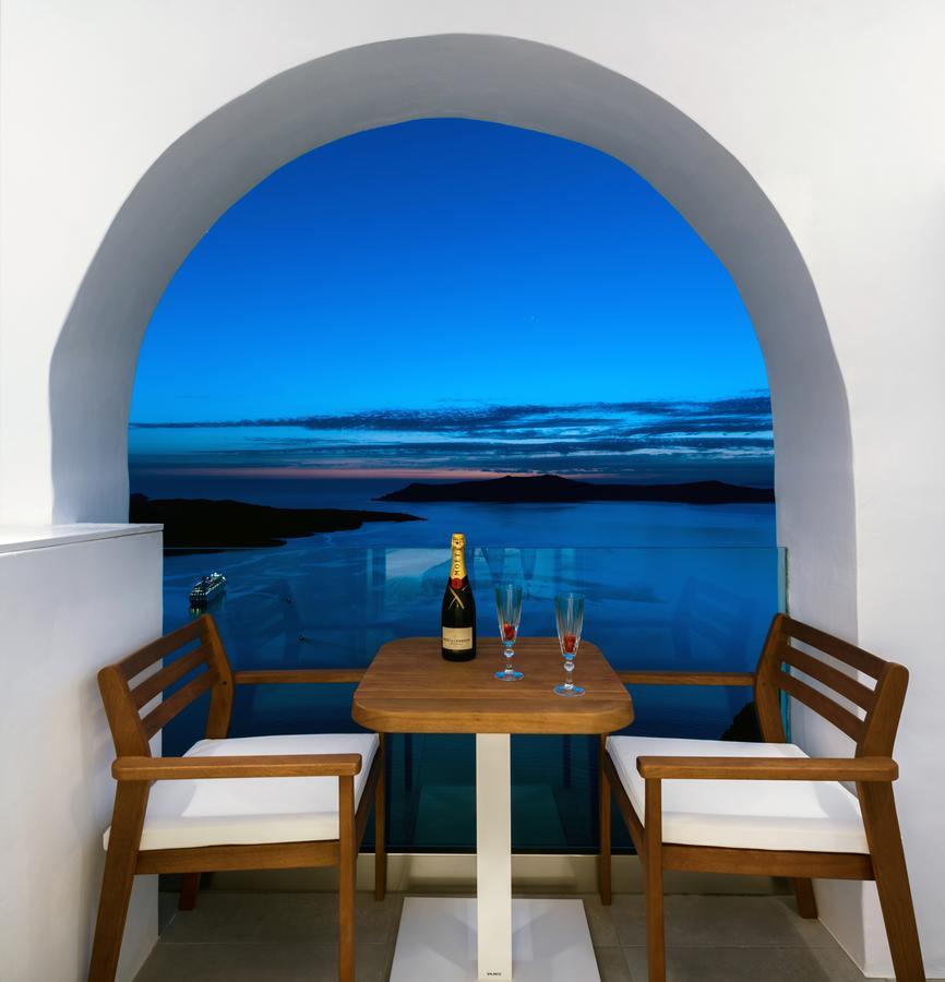 Iriana Suites Firá Buitenkant foto