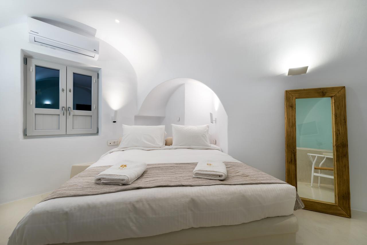 Iriana Suites Firá Buitenkant foto