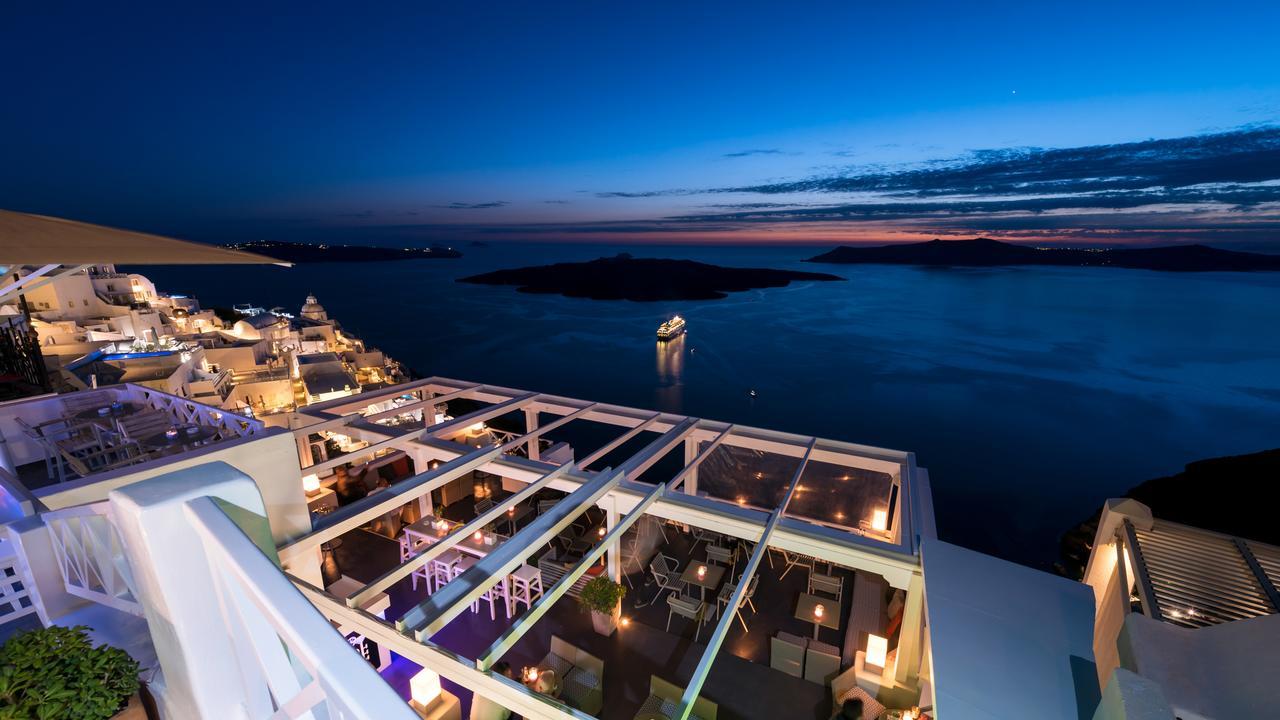 Iriana Suites Firá Buitenkant foto