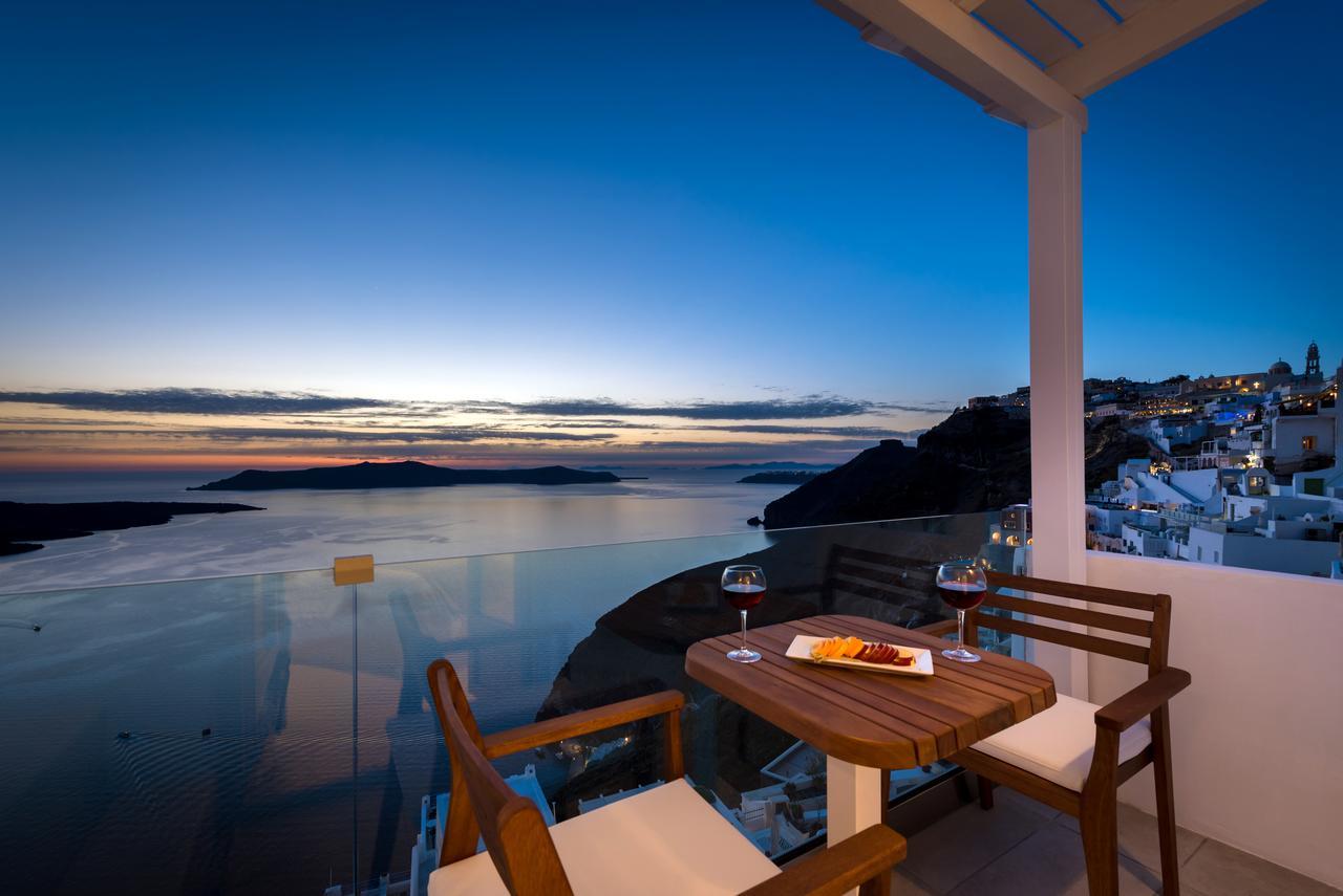 Iriana Suites Firá Buitenkant foto
