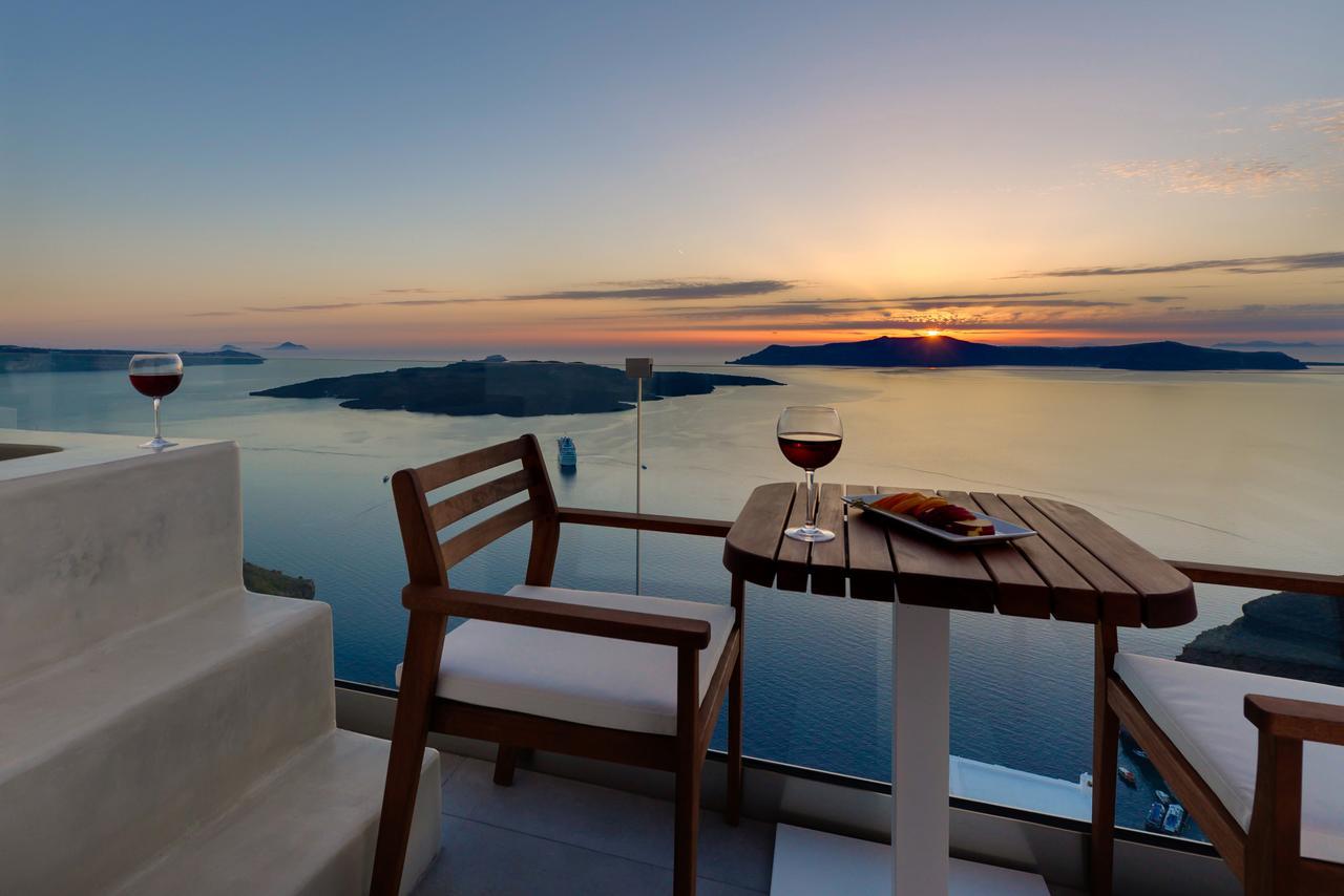 Iriana Suites Firá Buitenkant foto