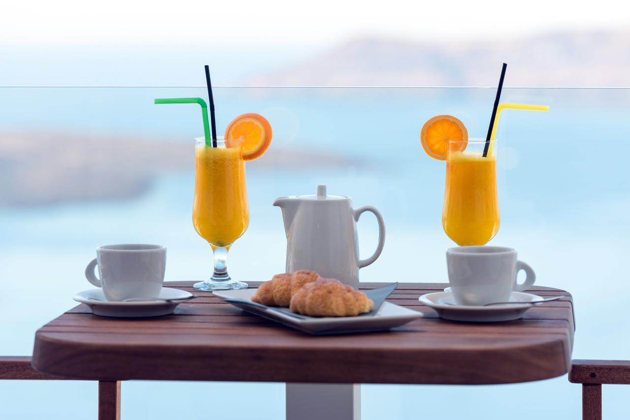 Iriana Suites Firá Buitenkant foto
