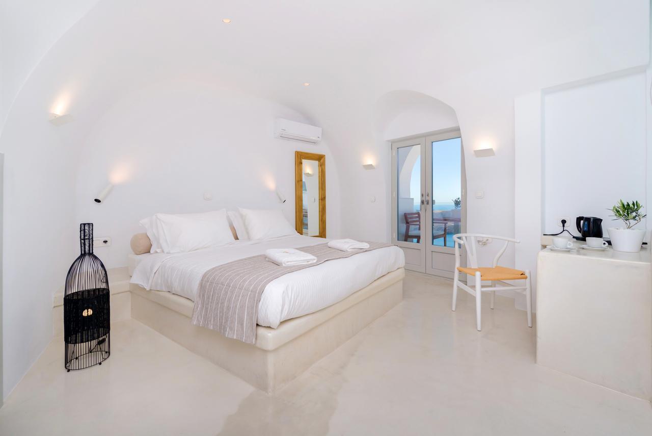 Iriana Suites Firá Buitenkant foto
