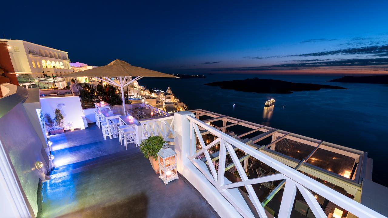Iriana Suites Firá Buitenkant foto