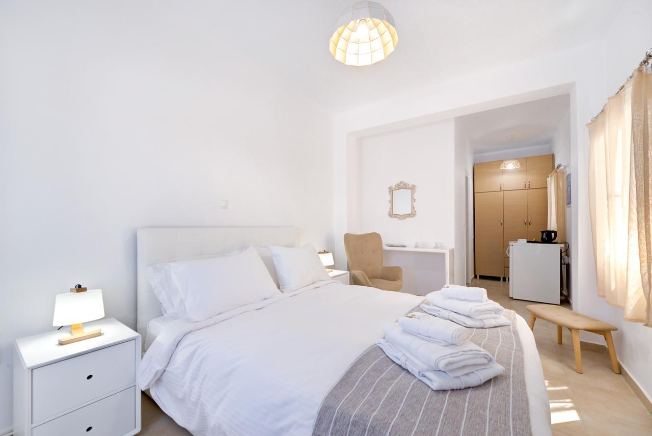 Iriana Suites Firá Buitenkant foto
