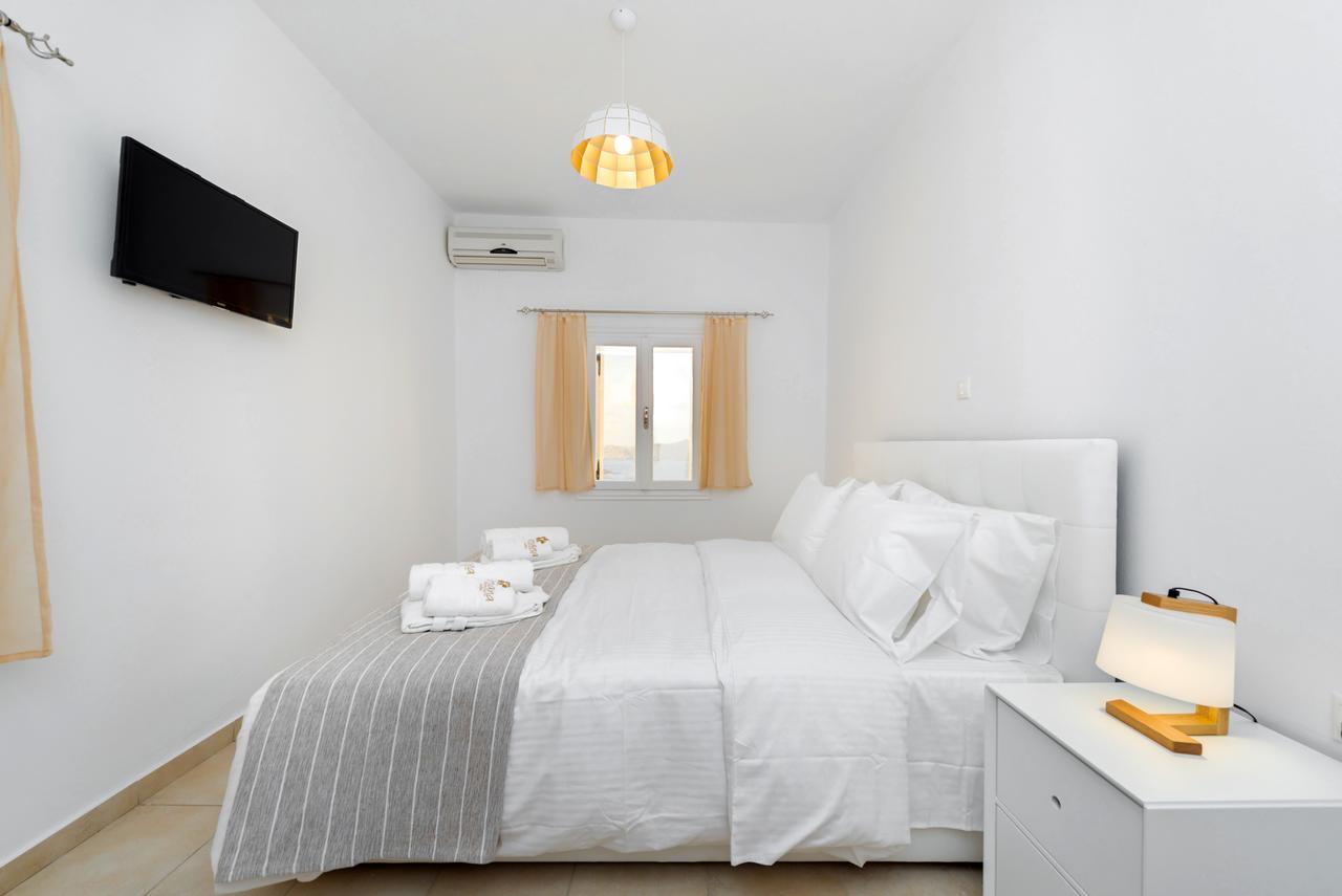 Iriana Suites Firá Buitenkant foto