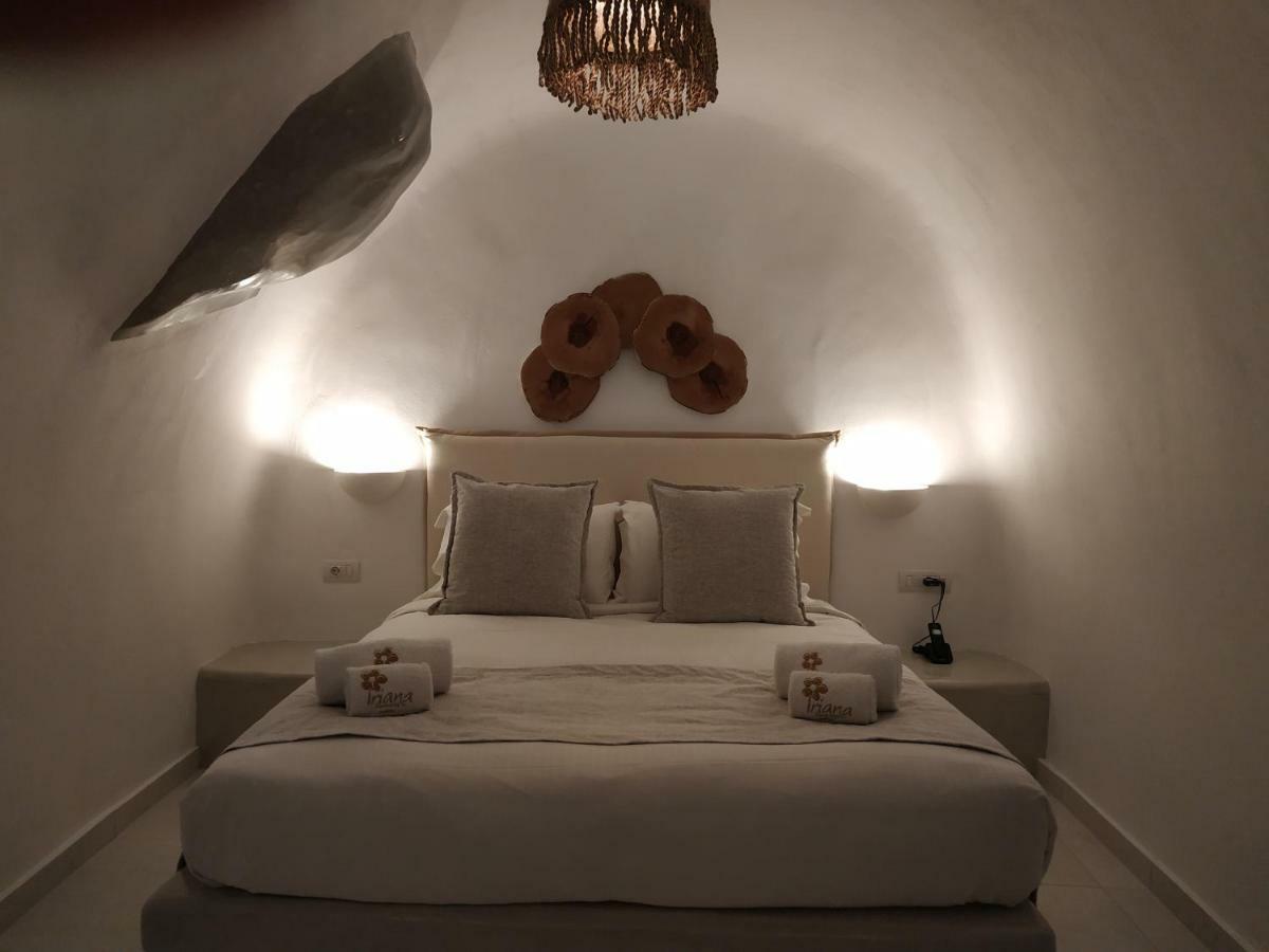 Iriana Suites Firá Buitenkant foto