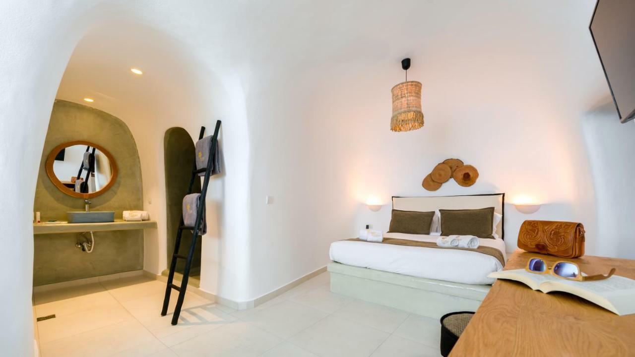 Iriana Suites Firá Buitenkant foto