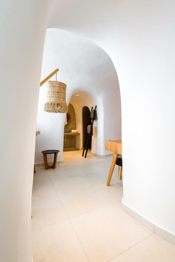 Iriana Suites Firá Buitenkant foto
