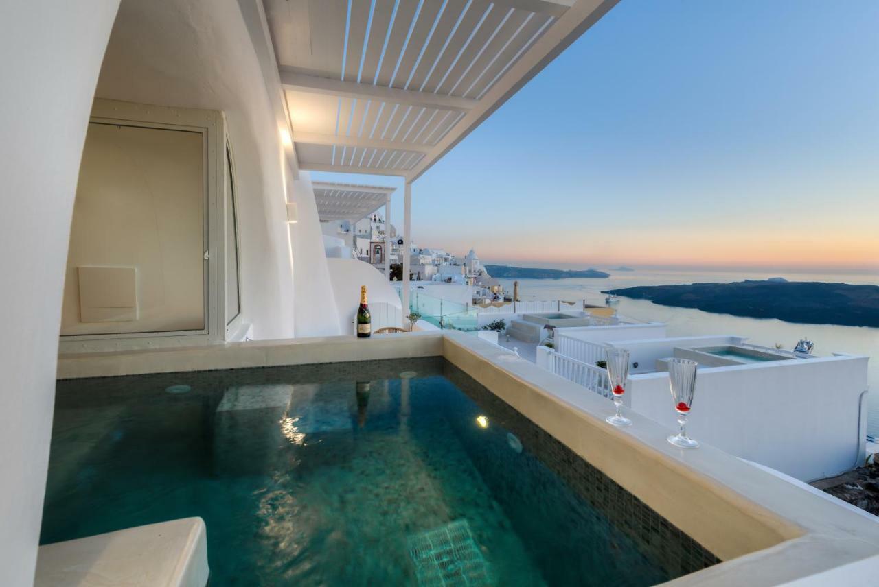 Iriana Suites Firá Buitenkant foto