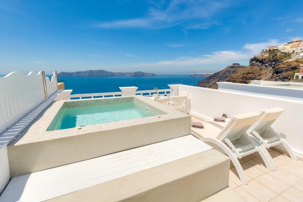 Iriana Suites Firá Buitenkant foto