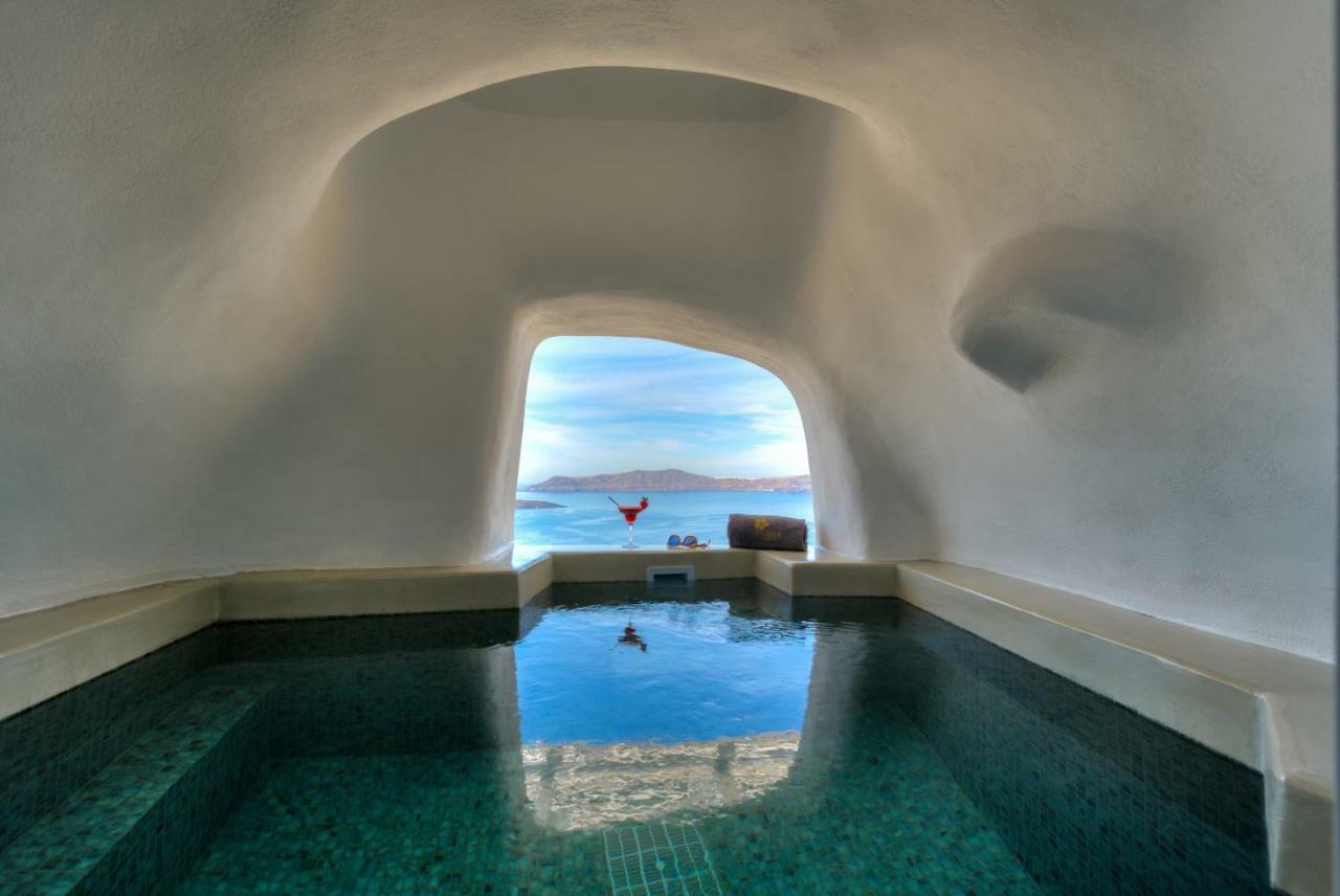 Iriana Suites Firá Buitenkant foto