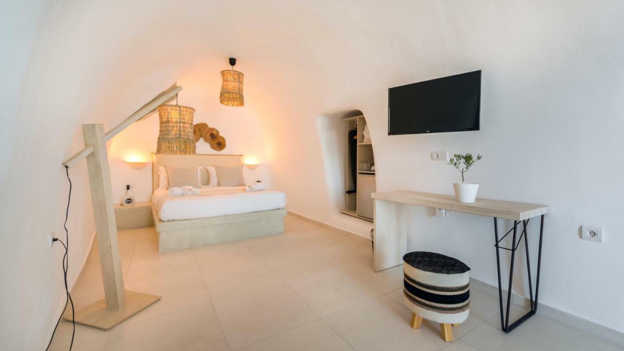 Iriana Suites Firá Buitenkant foto