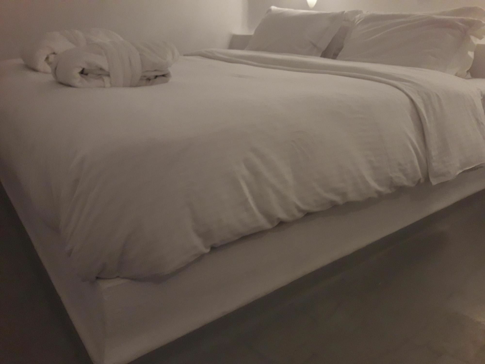 Iriana Suites Firá Buitenkant foto