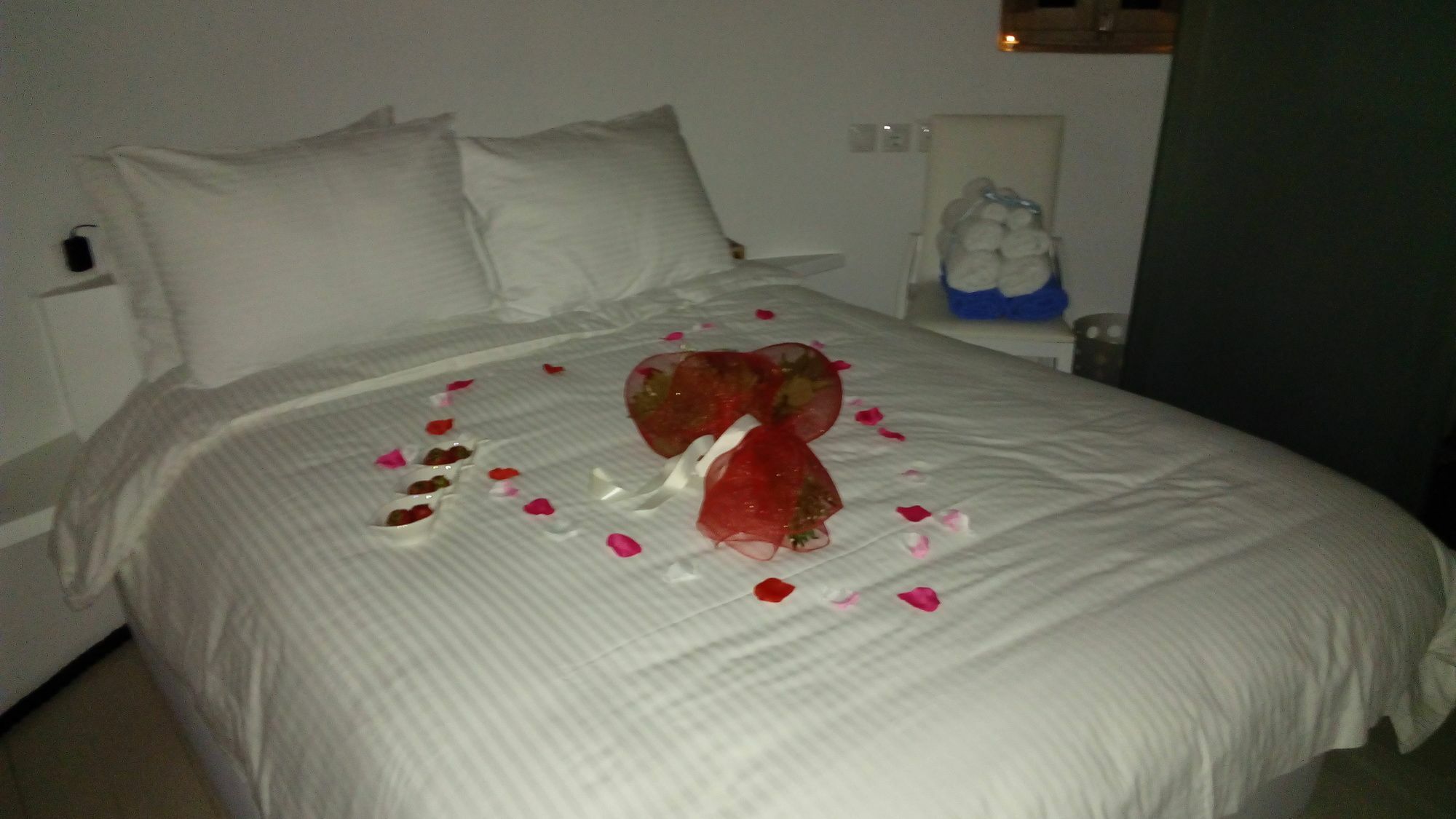Iriana Suites Firá Buitenkant foto