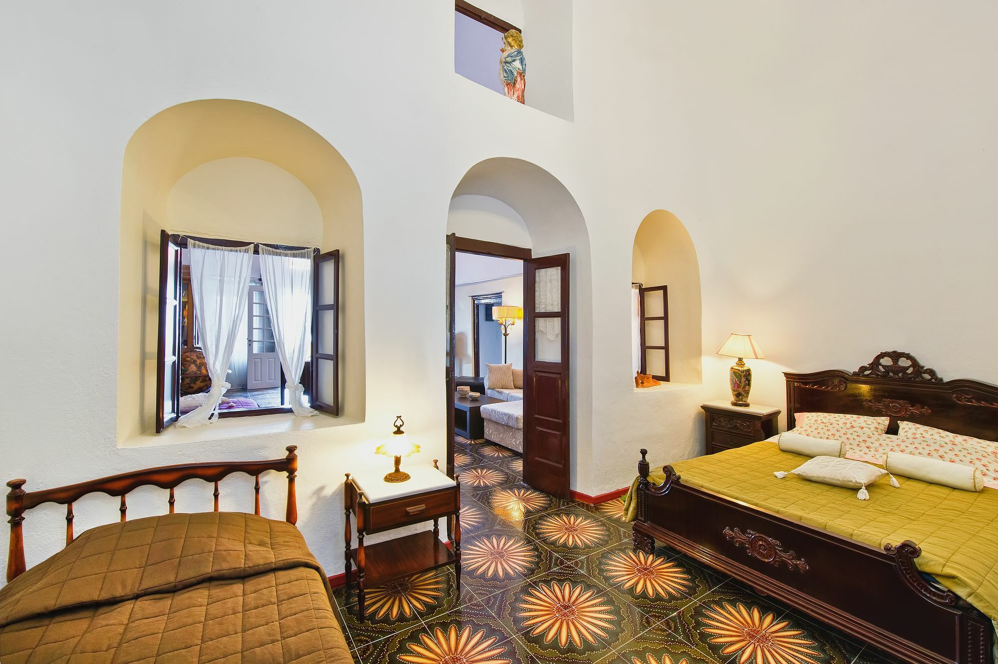 Iriana Suites Firá Buitenkant foto